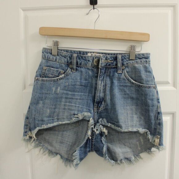 One Teaspoon High Waist Bonita Shorts Slim Fit Raw Hem 26 - Picture 2 of 4